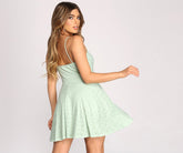 Robe patineuse sans manches à œillets